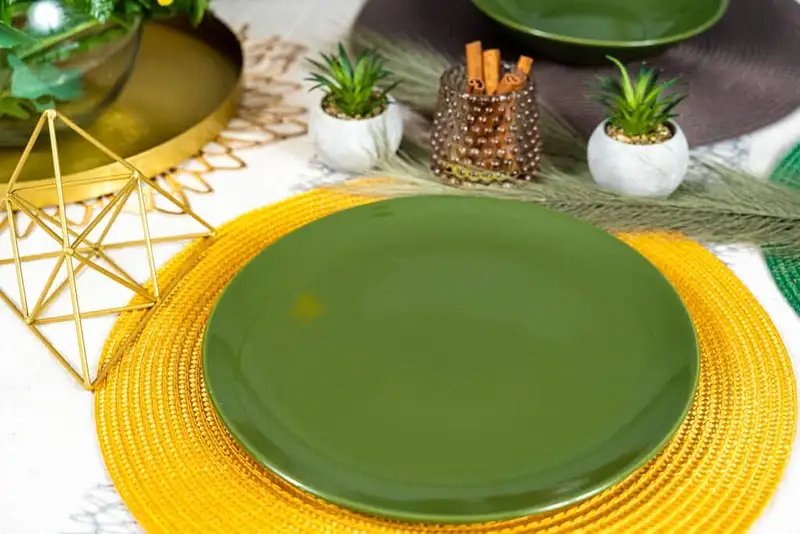 Eleganță la masă: Set 4 farfurii plate verde lucios - Master
