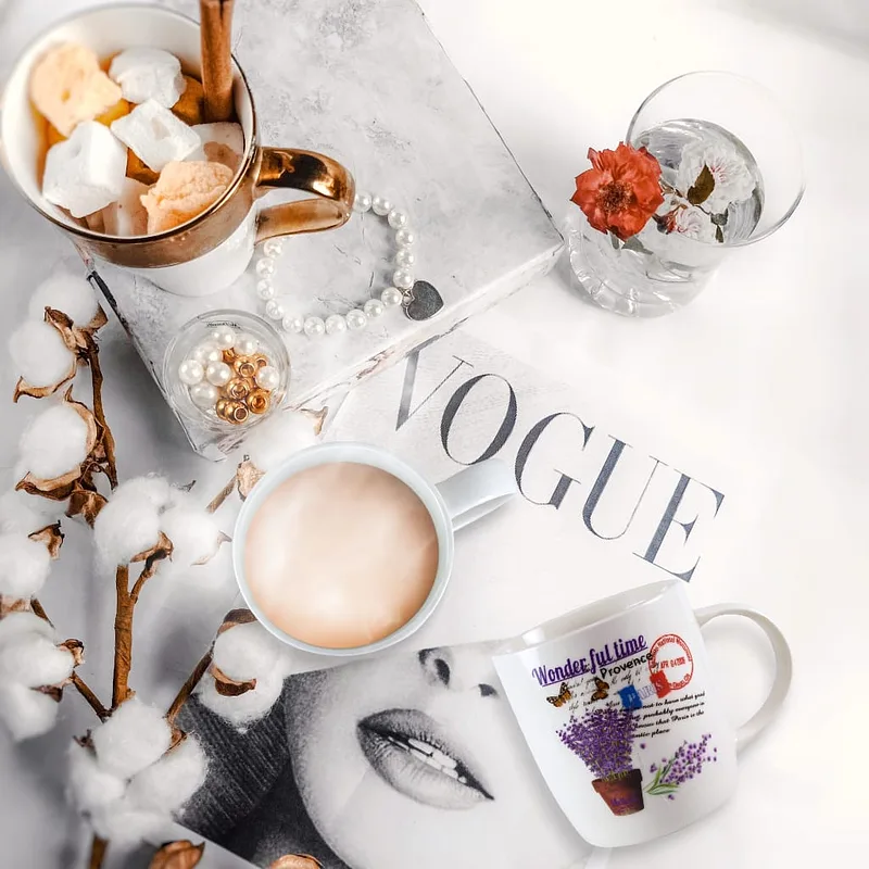 Becher mit Deckel und Löffel 350 ml, Weiß mit Paris-Design - Master