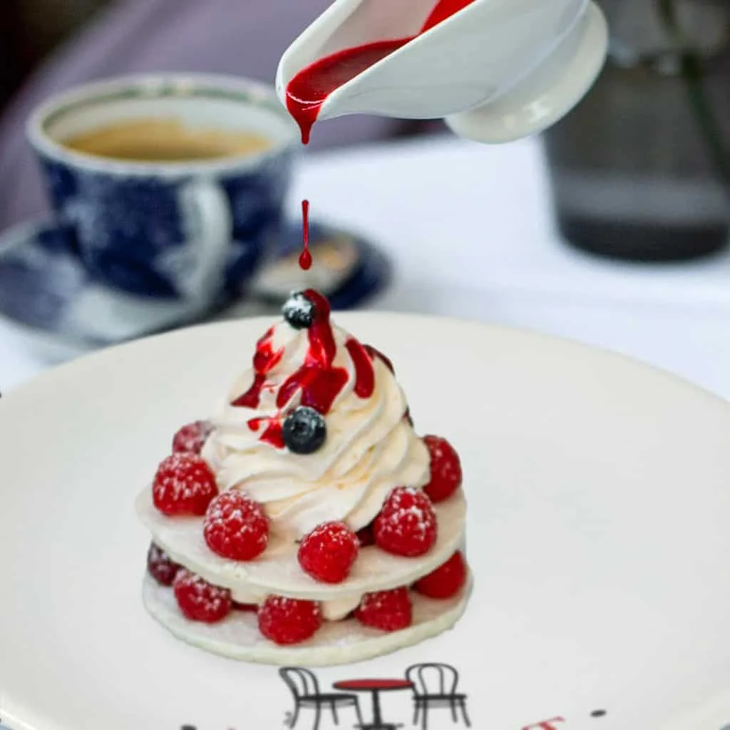White decorated dessert plate 20 cm - Master